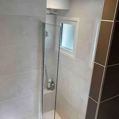 Central, Quiet Not Overlooked Apartament